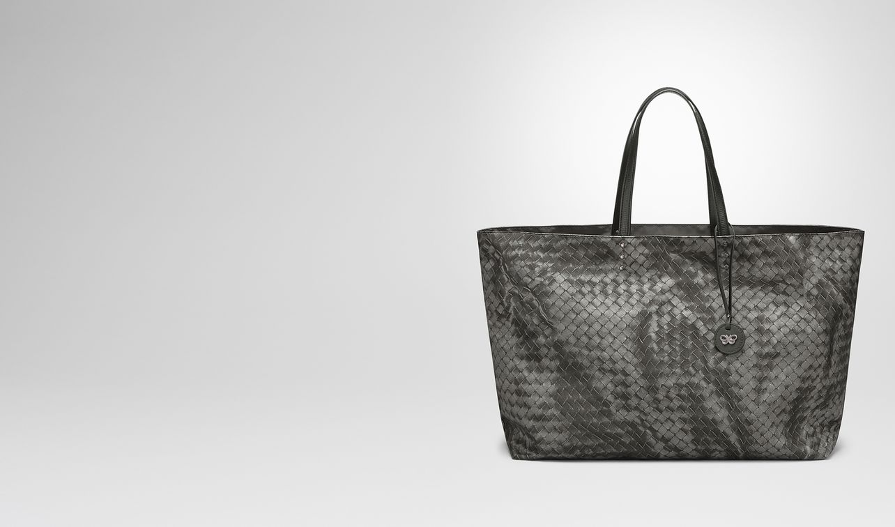 large tote bag in new light grey intrecciolusion landing