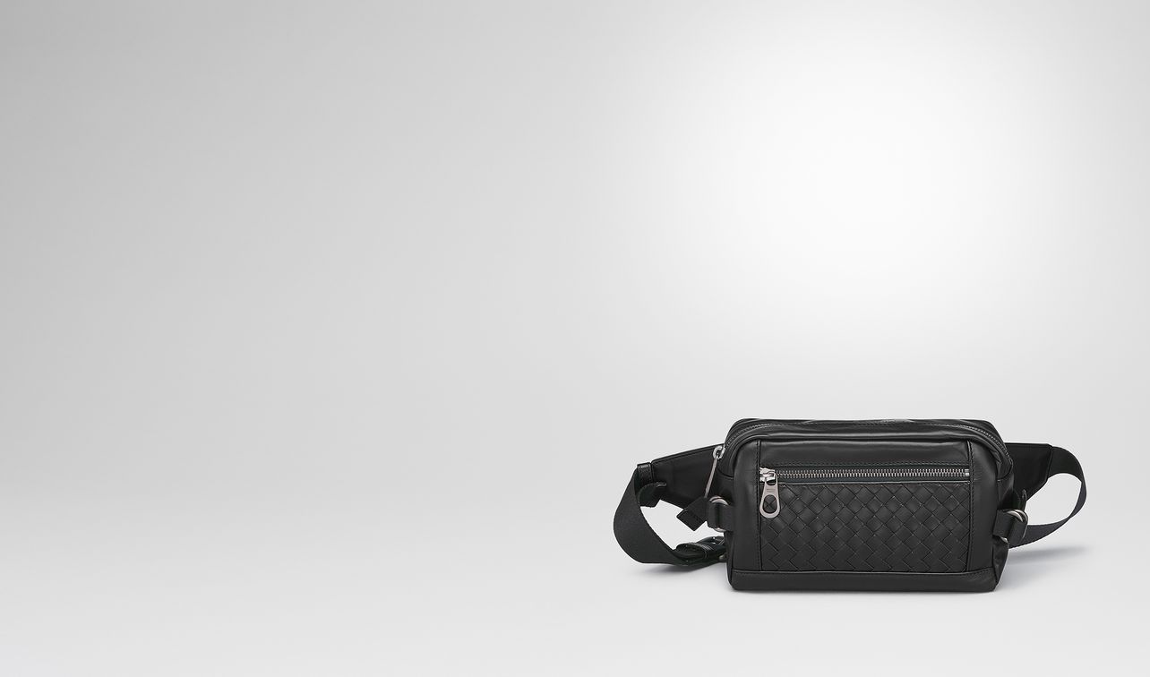belt bag in nero intrecciato calf landing