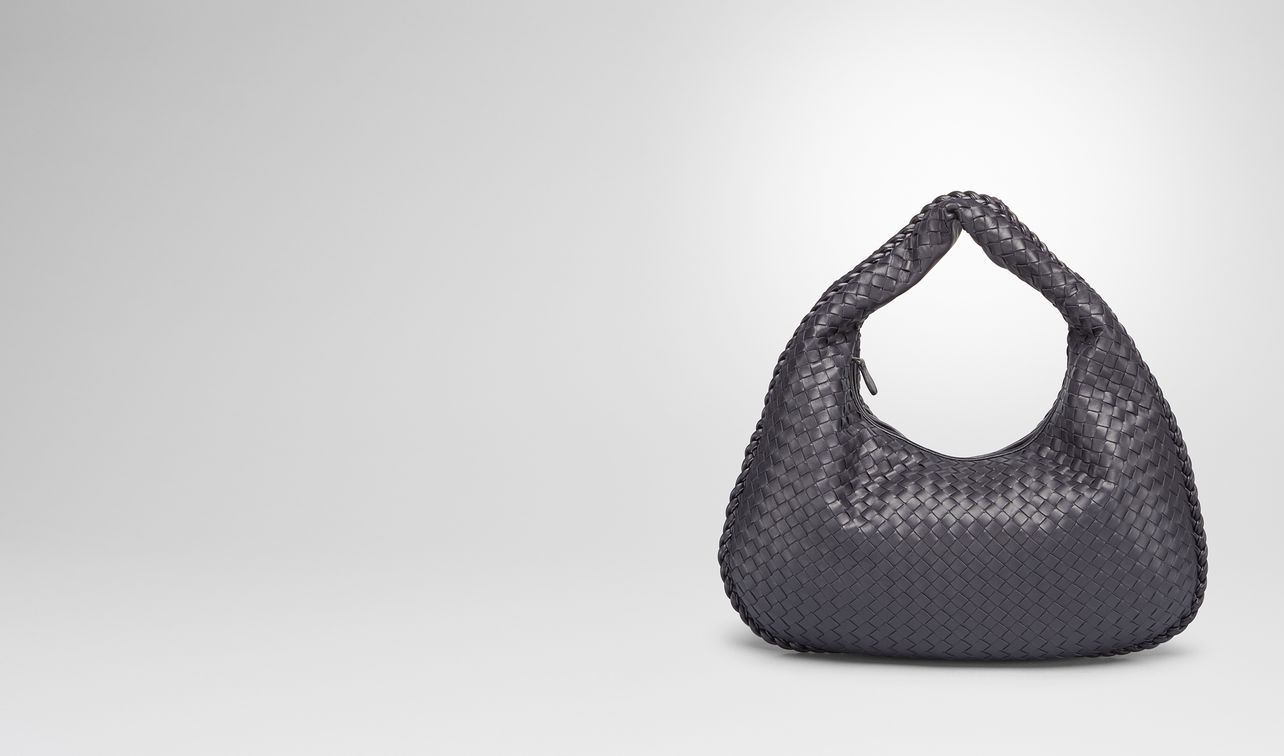 medium veneta bag in tourmaline intrecciato nappa landing