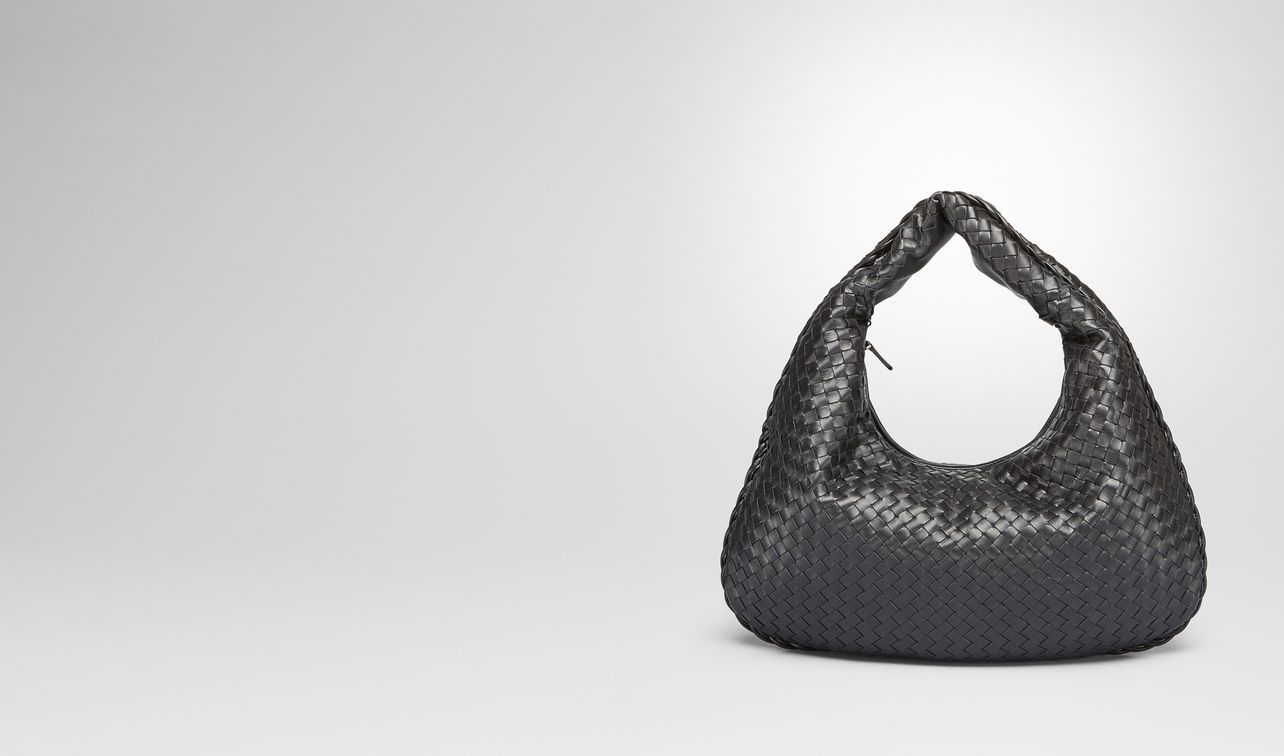 sac veneta moyen format en intrecciato nappa nero landing