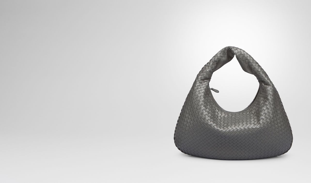 sac veneta moyen format en intrecciato nappa new light grey landing