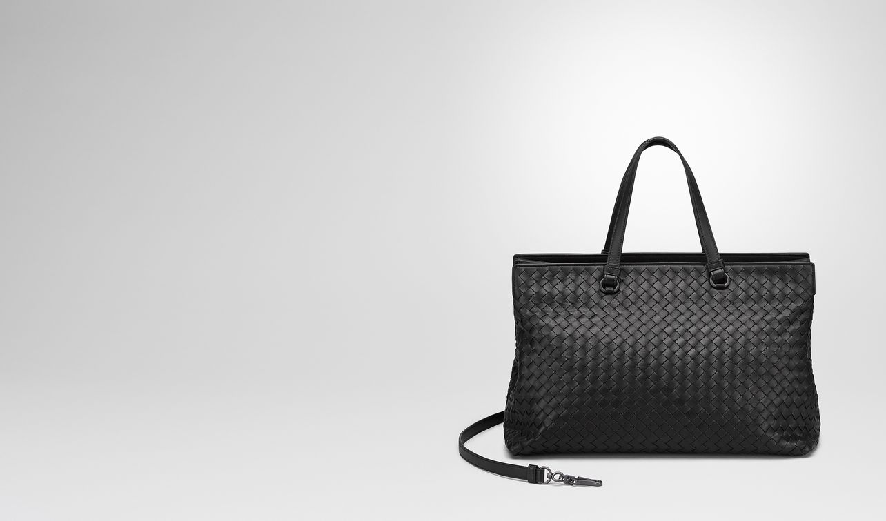 grosse tasche aus intrecciato nappa in nero landing