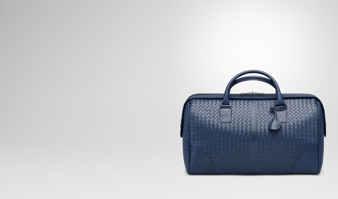 medium duffle bag in pacific intrecciato vn landing