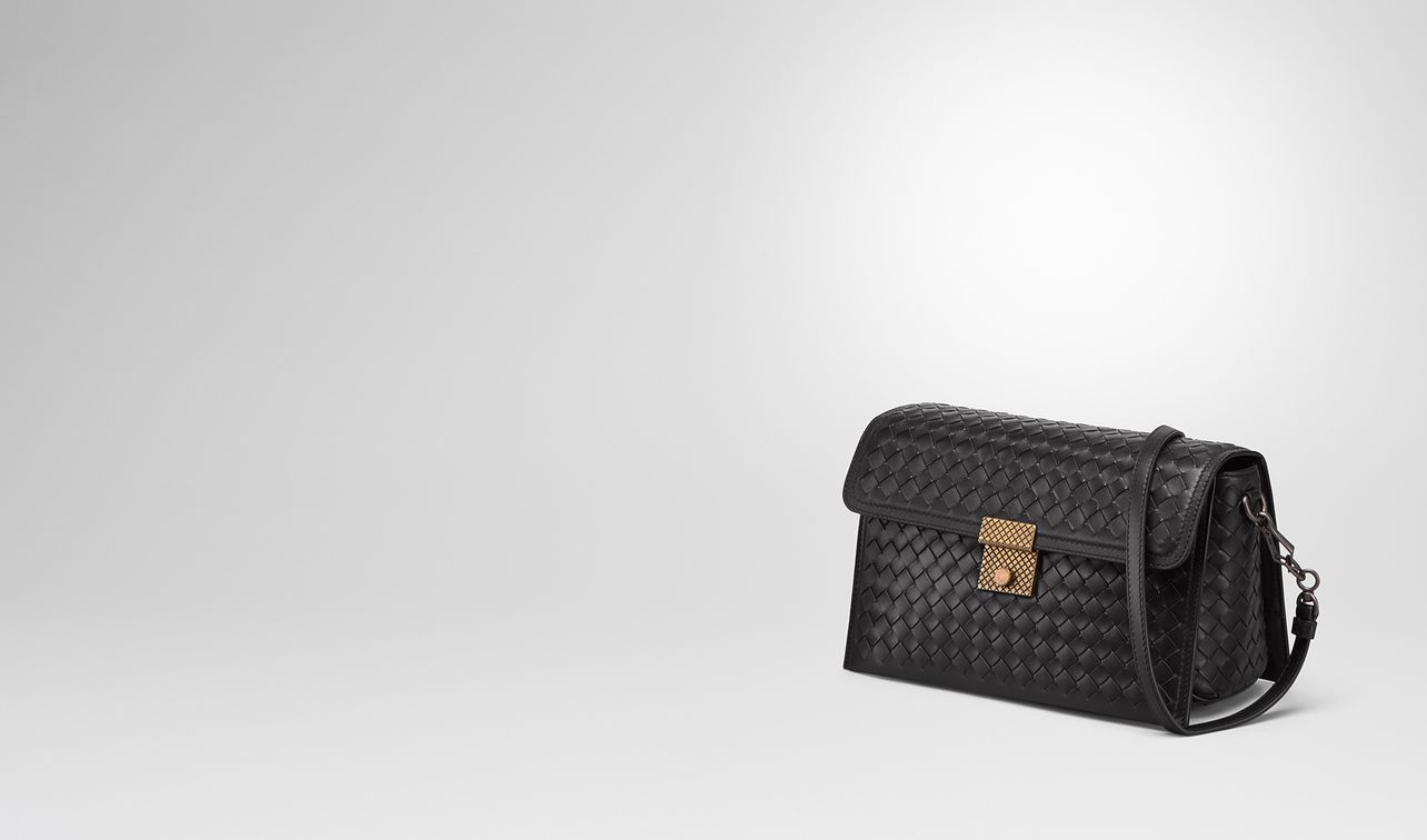 small messenger bag in nero intrecciato nappa landing