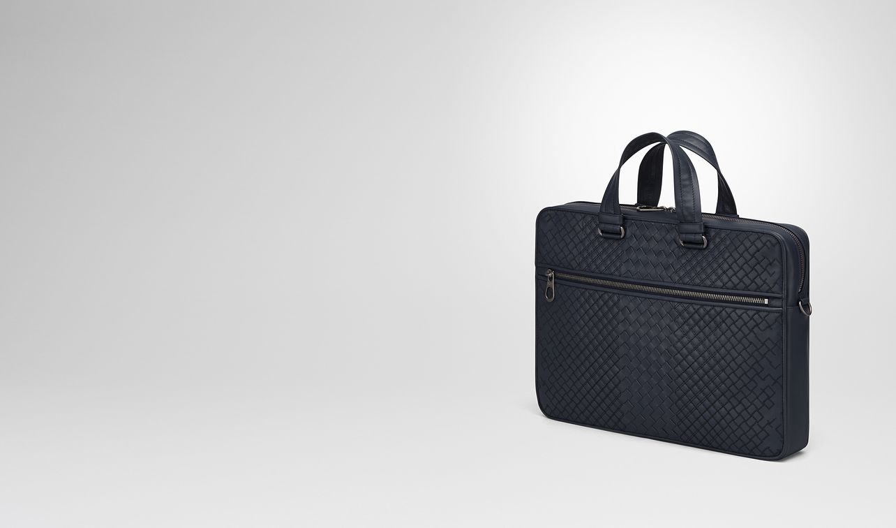 briefcase in prusse intreccio aurelio calf, embroidery detail landing