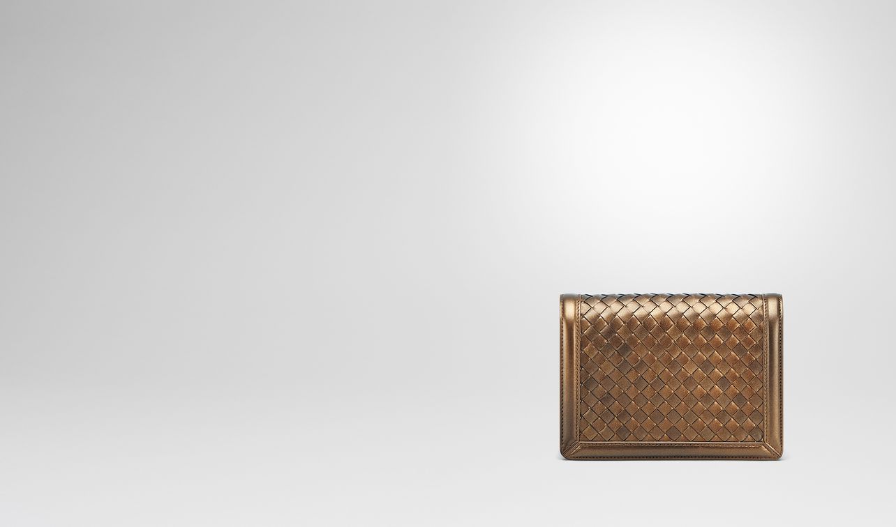 oro scuro intrecciato nappa mini montebello bag landing