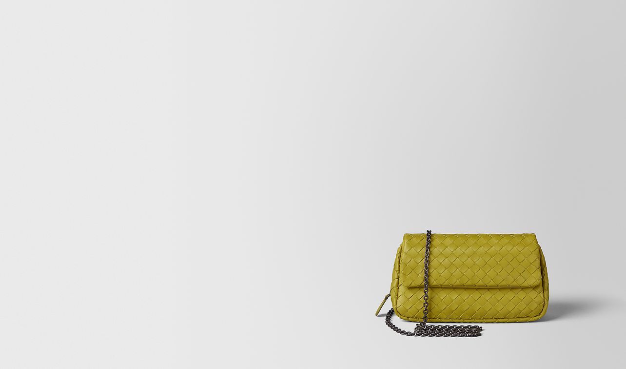 borsa messenger in intrecciato nappa chamomile landing