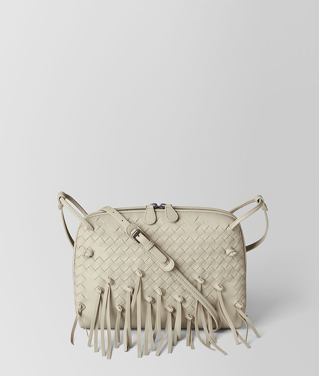BOTTEGA VENETA 시멘트 인트레치아토 브리오 메신저 백 크로스바디 백 & 벨트 백 여성 fp