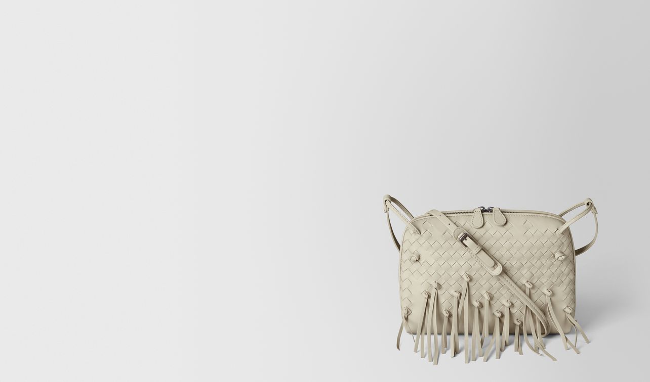 messenger-tasche aus intrecciato brio in cement landing
