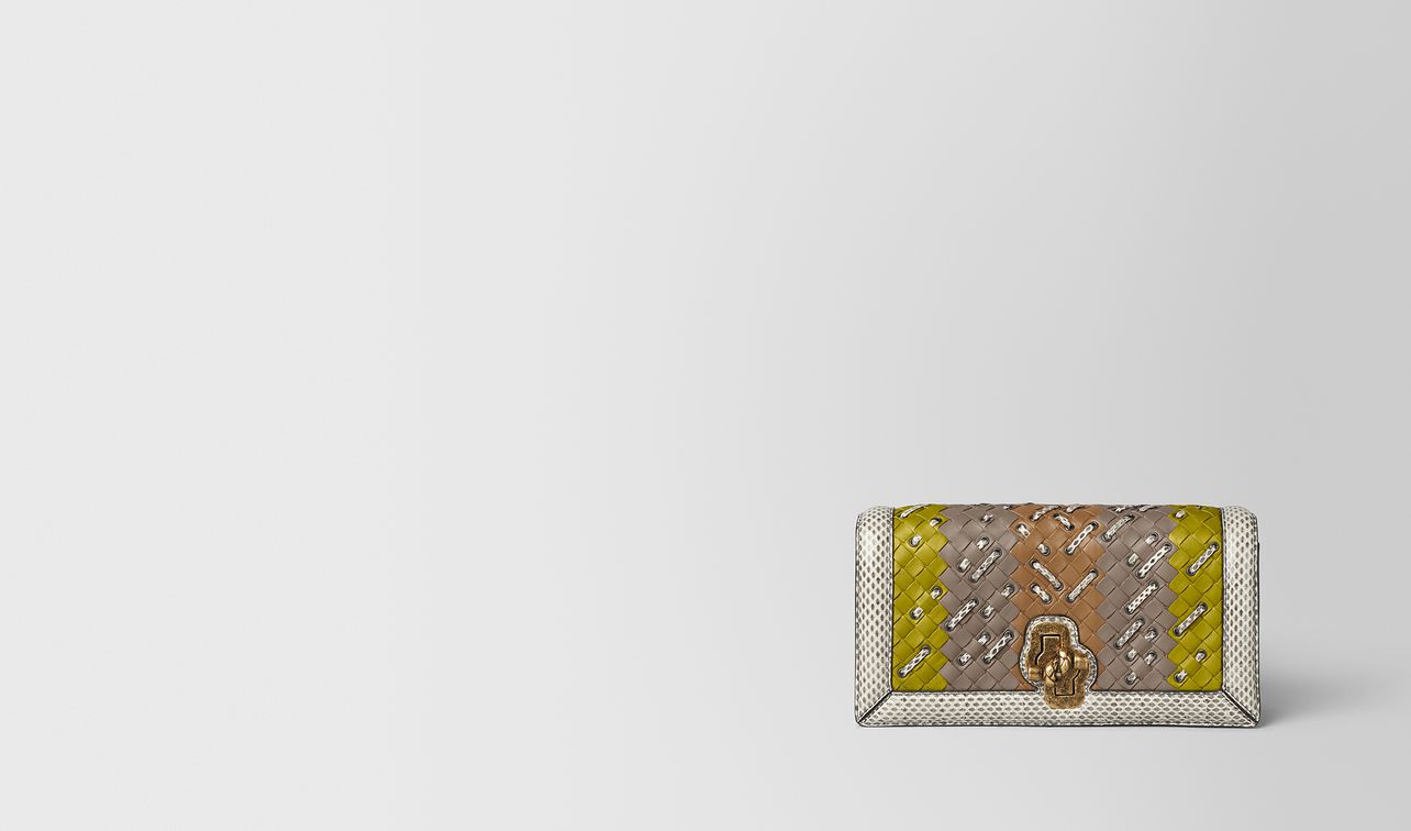 knot clutch aus intrecciato club stitch in chamomile landing
