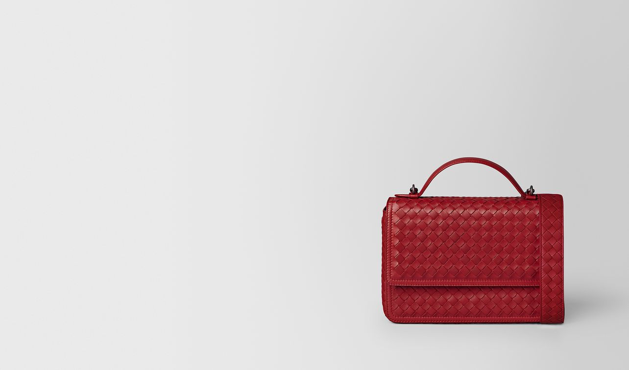 alumna tasche aus intrecciato nappa in china red landing