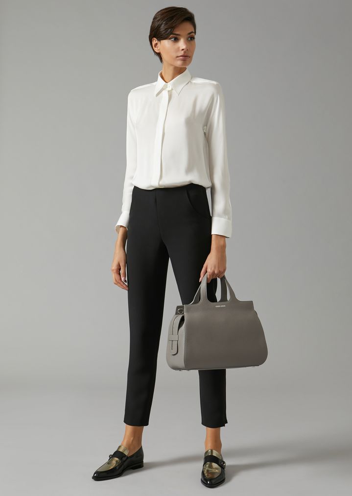 Bolso de mano de piel graneada con bandolera desmontable Bolso de mano de piel graneada con bandolera desmontable