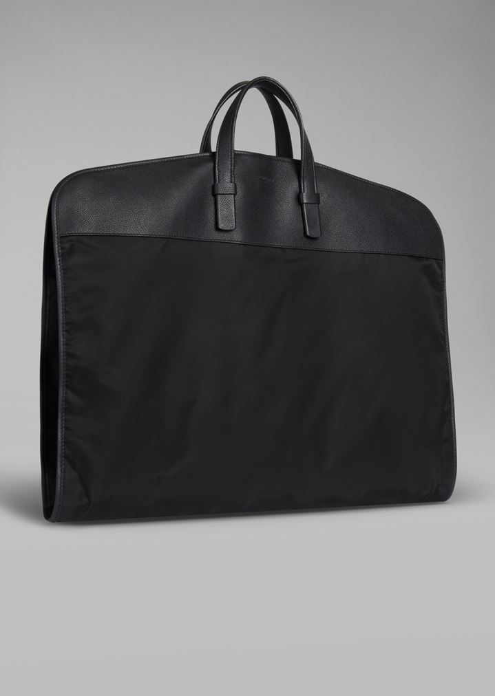 portratrajes-de-nailon-con-inserciones-de-piel portratrajes-de-nailon-con-inserciones-de-piel