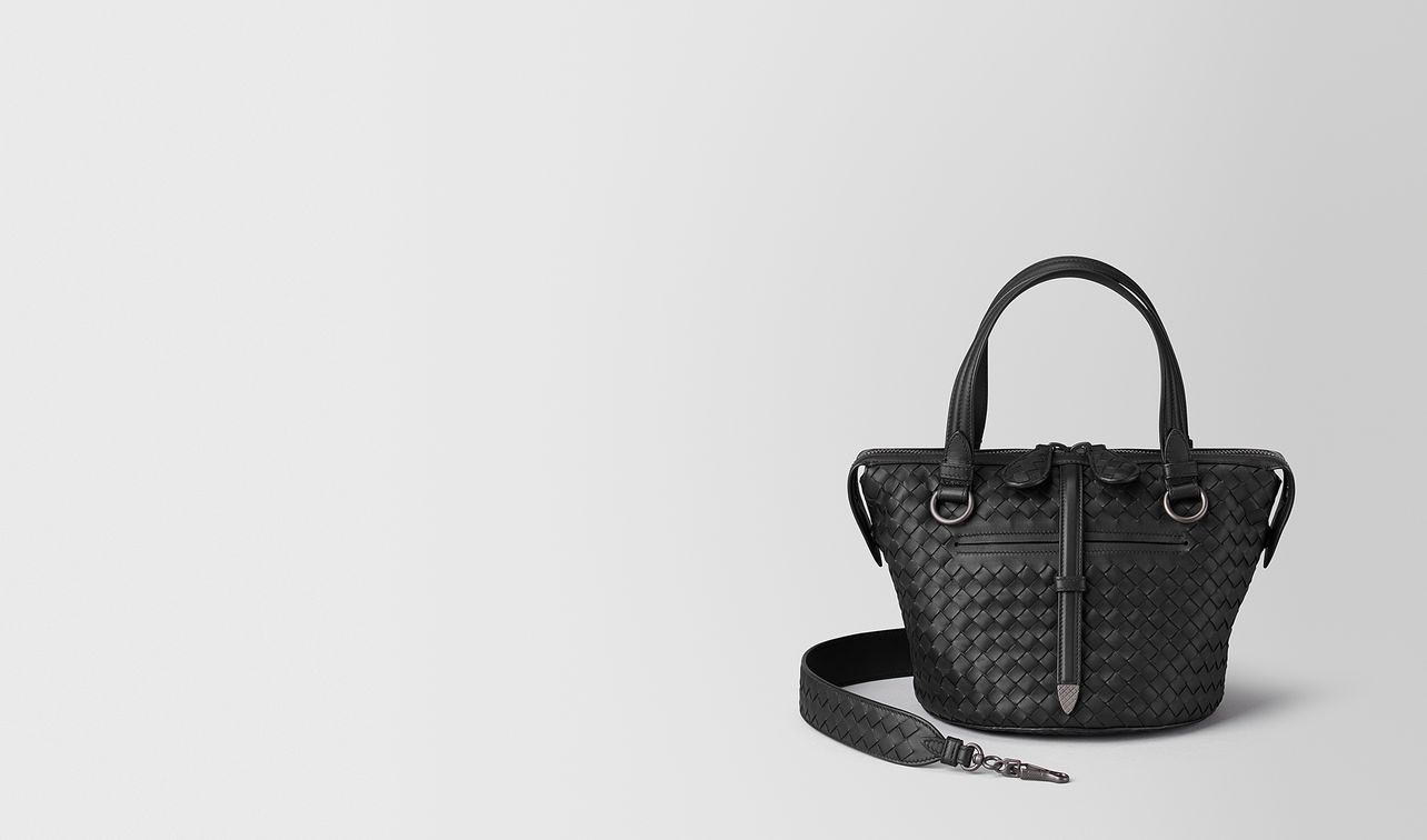 nero intrecciato nappa tambura bag
landing