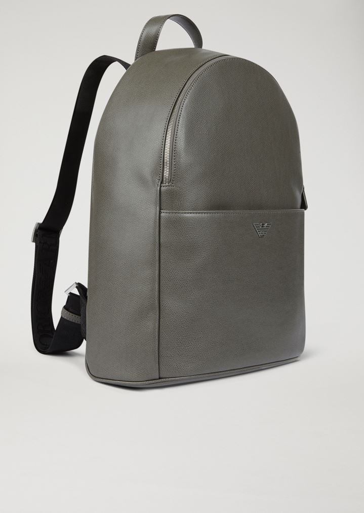 Mochila de piel con grabado graneado con tirantes con logotipo Mochila de piel con grabado graneado con tirantes con logotipo