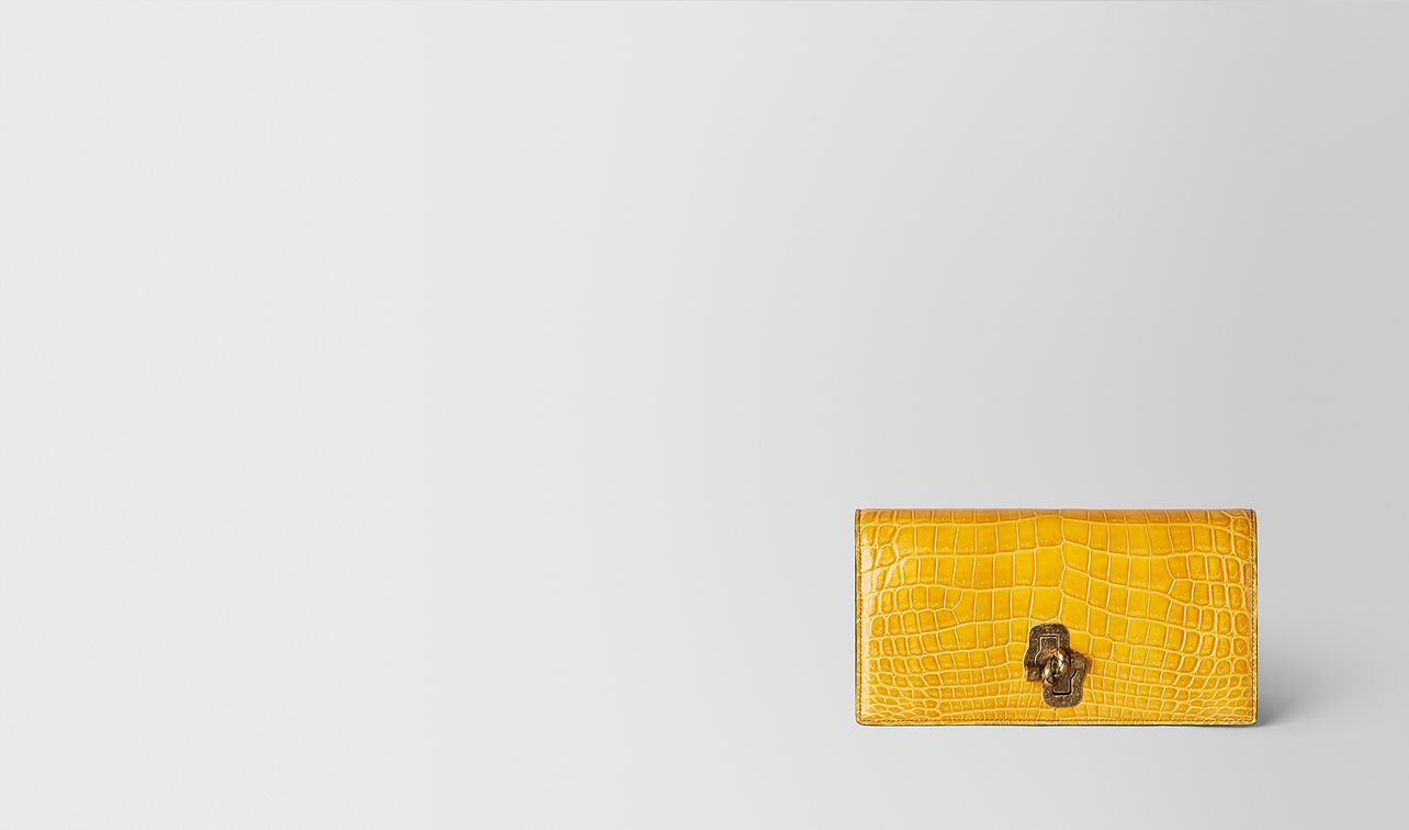 pochette knot en crocodile sunset
landing