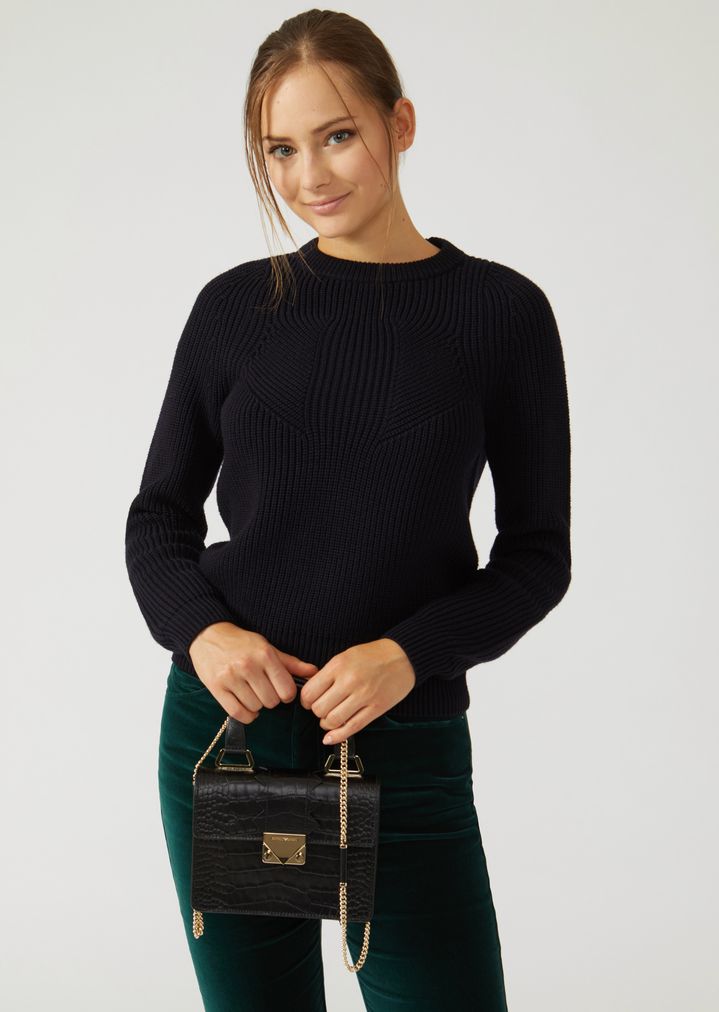 Minibolso de piel con estampado de cocodrilo, detalle preformado y bandolera Minibolso de piel con estampado de cocodrilo, detalle preformado y bandolera