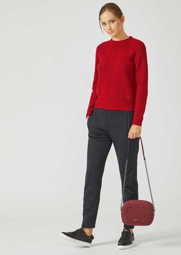 Minibolso de napa sintética pespuntada con motivo de gota Minibolso de napa sintética pespuntada con motivo de gota