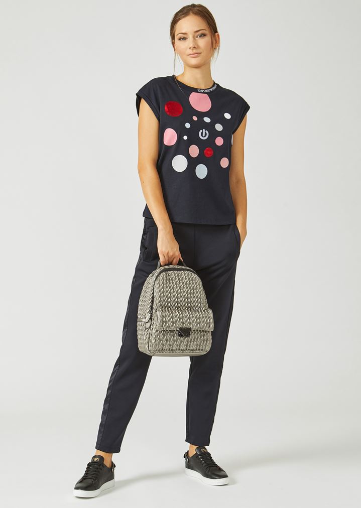 Mochila de napa sintética pespuntada con motivo de gota Mochila de napa sintética pespuntada con motivo de gota