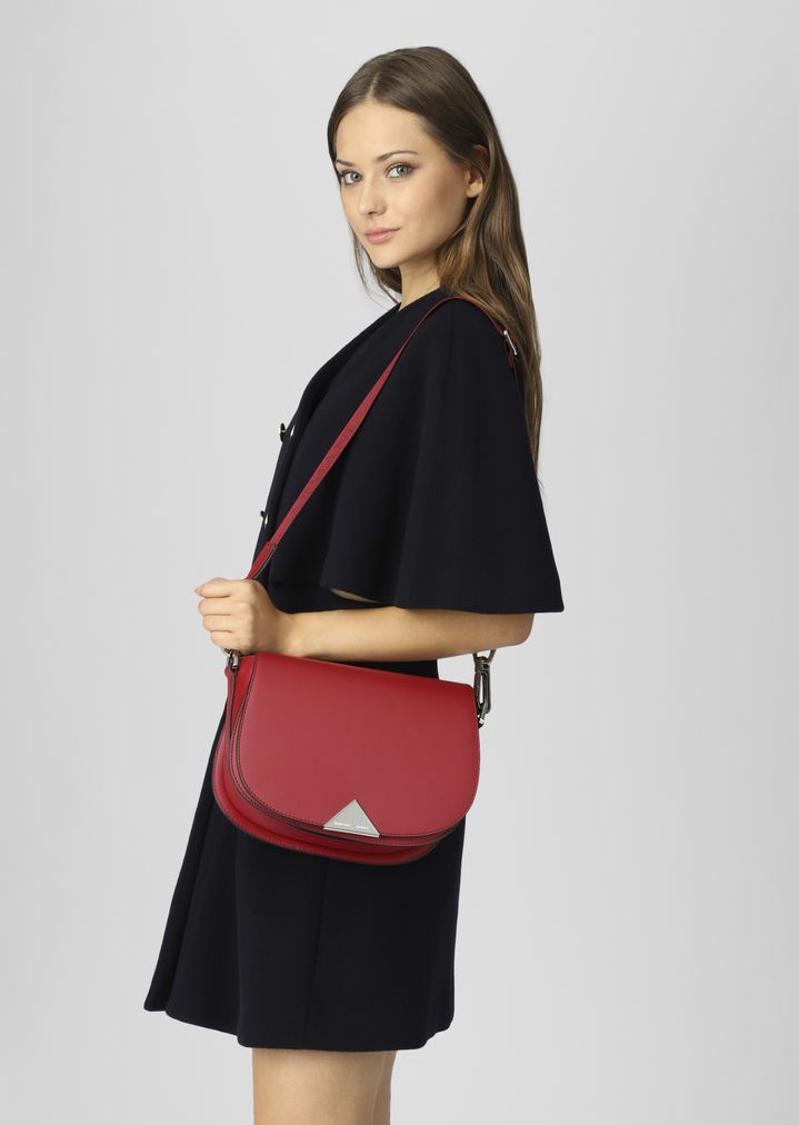 Bolso de piel con bandolera y logotipo Emporio Armani Bolso de piel con bandolera y logotipo Emporio Armani