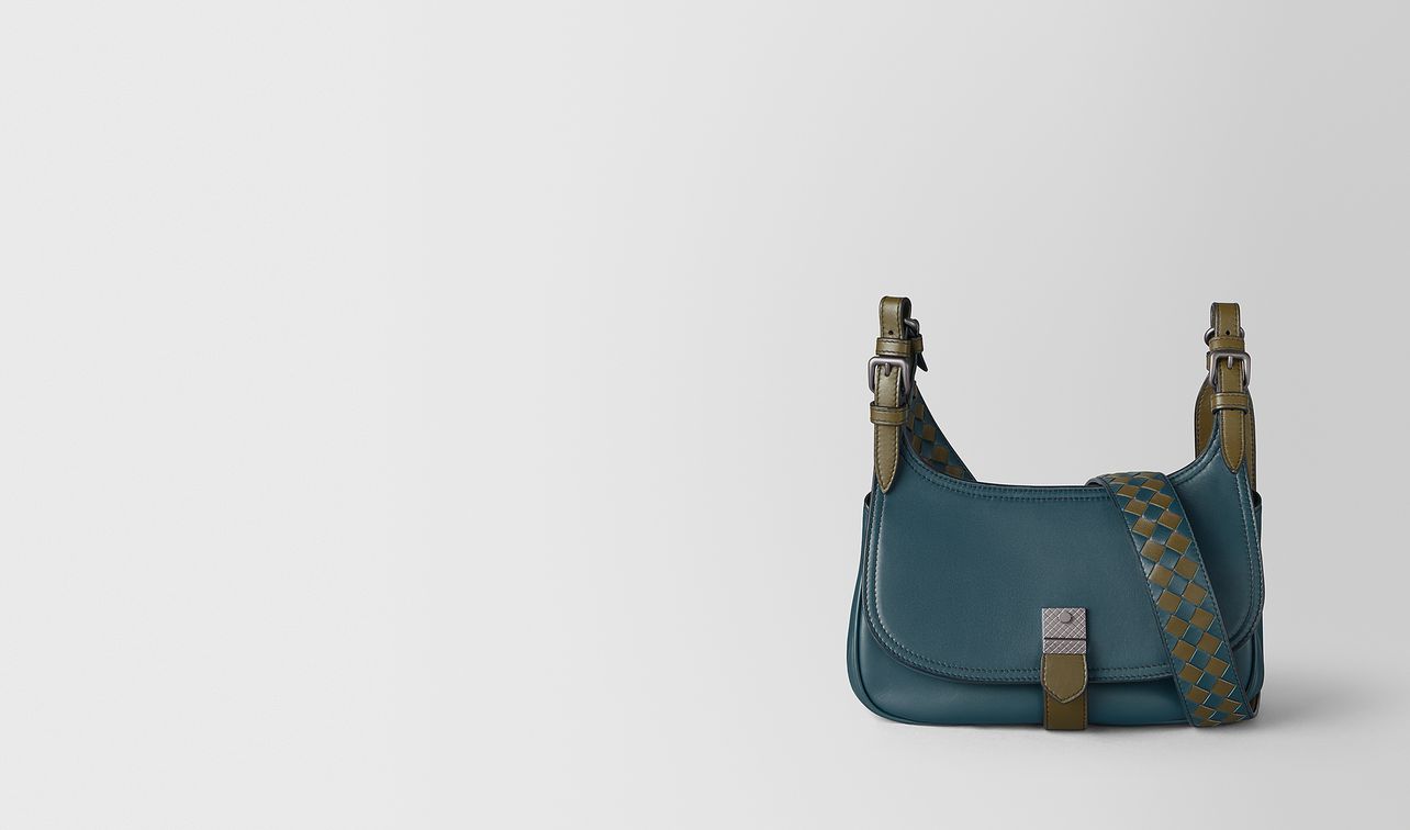 medium shoulder bag in calf leather landing