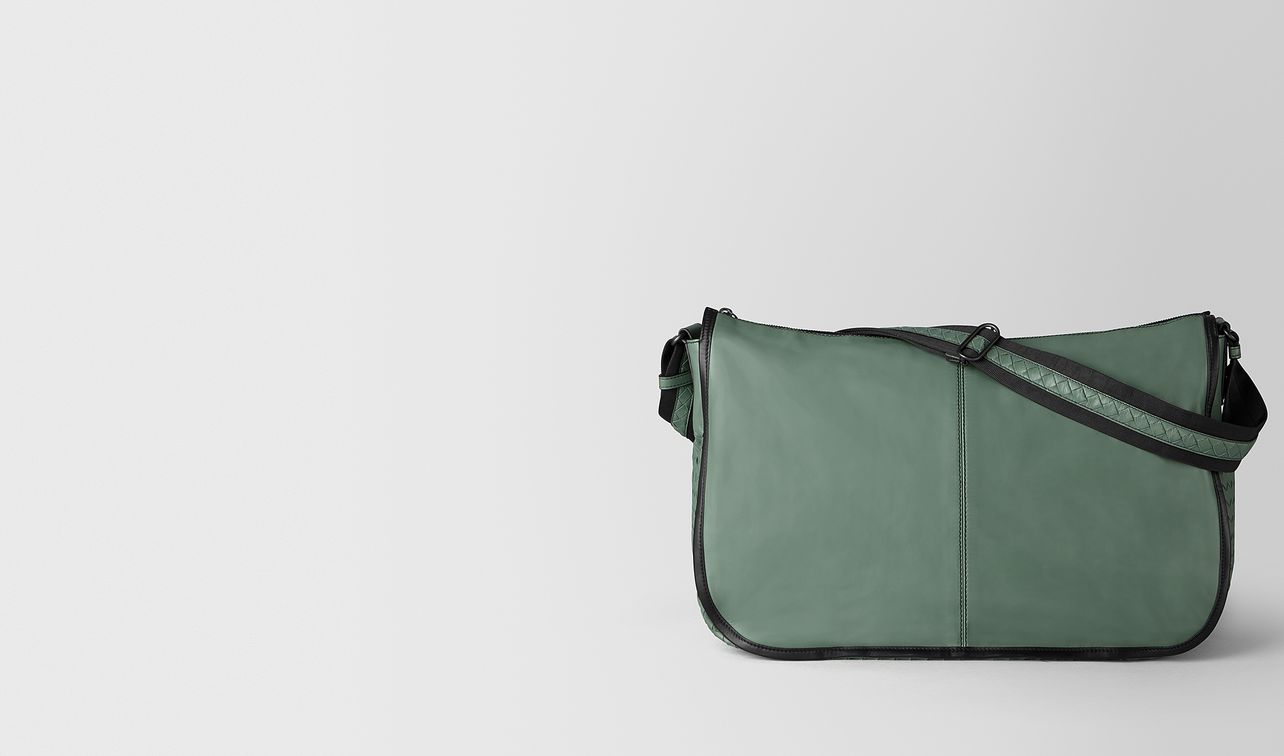 messenger bag in leggero landing