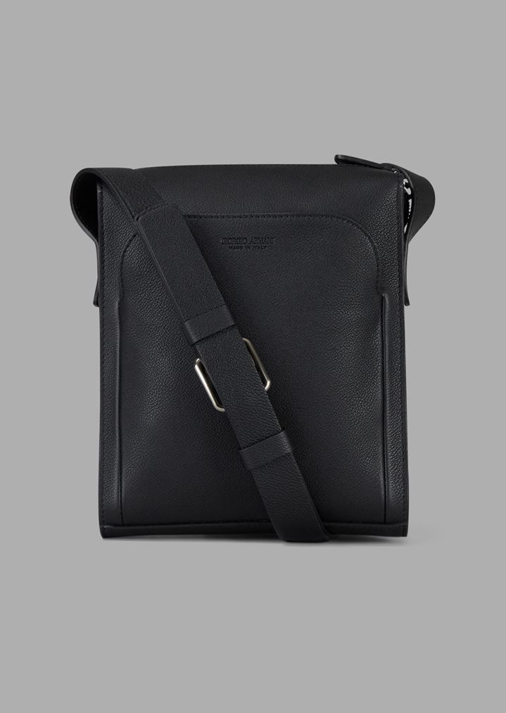 grainy-leather-shoulder-bag-with-external-pocket grainy-leather-shoulder-bag-with-external-pocket