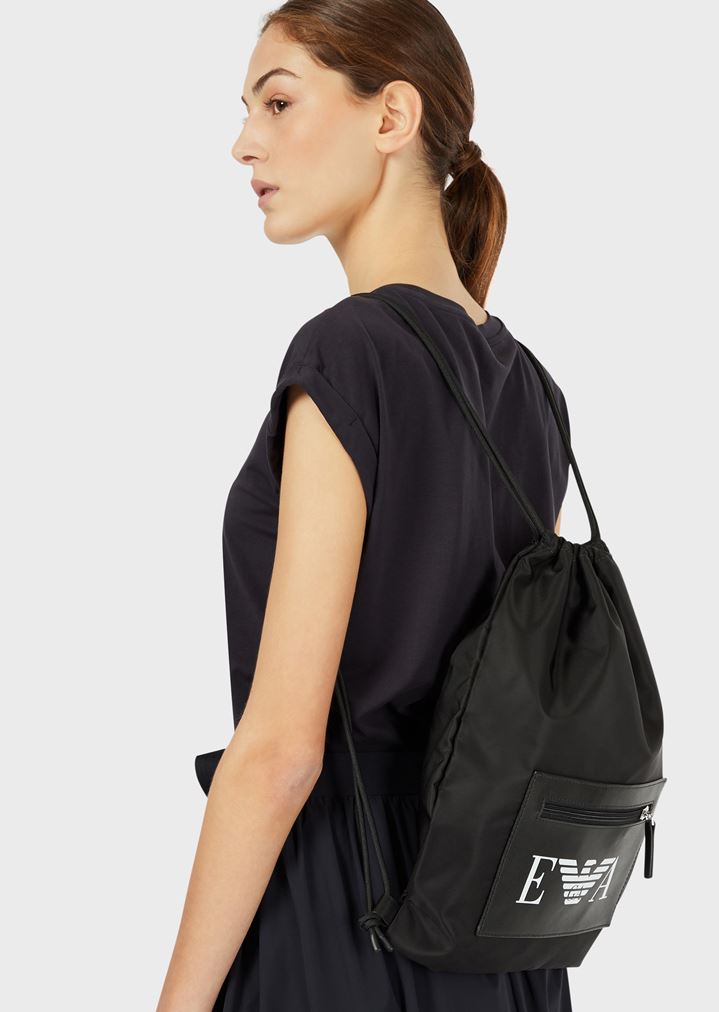 Mochila tipo saco de tejido técnico con bolsillo con logotipo Mochila tipo saco de tejido técnico con bolsillo con logotipo