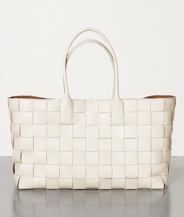 BOTTEGA VENETA MEDIUM TOTE IN MAXI INTRECCIO Tote Bag Woman fp