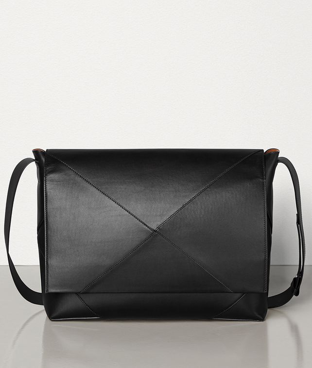 BOTTEGA VENETA MESSENGER BAG IN BUTTER CALF LEATHER Messenger Bag Man fp