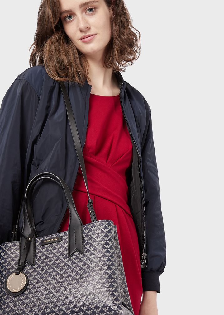 bolso-de-mano-con-monogramas-por-toda-la-superficie bolso-de-mano-con-monogramas-por-toda-la-superficie