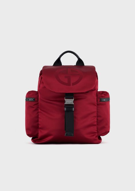 Mochila con logotipo en relieve y bolsillos laterales