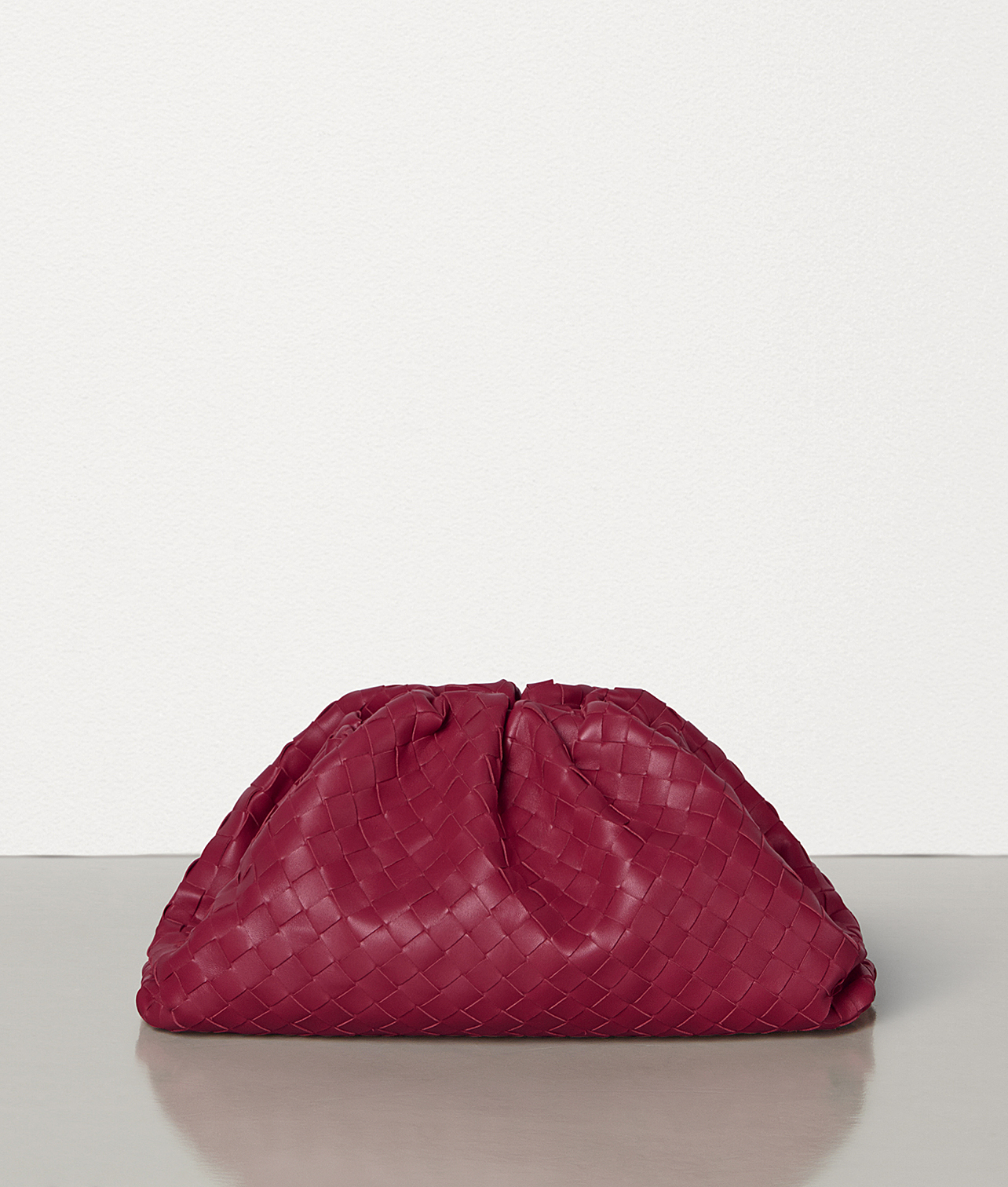 2019 Fall Trend: Everyone Is Already Wearing This Bottega Veneta Pouch –