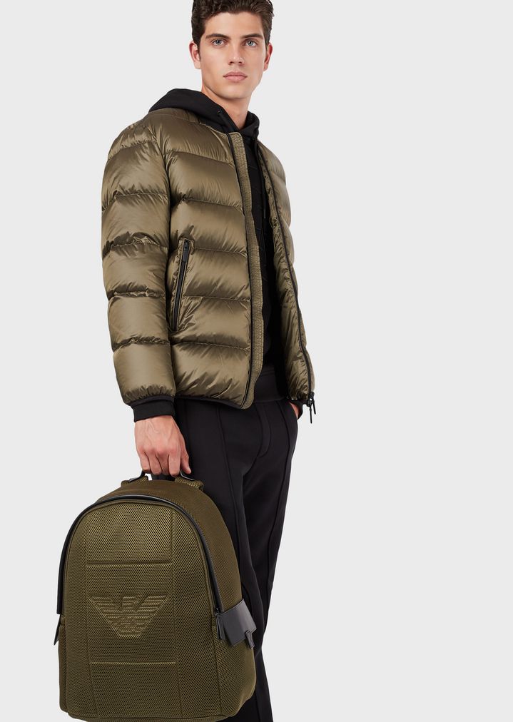 Mochila de malla con águila en relieve Mochila de malla con águila en relieve