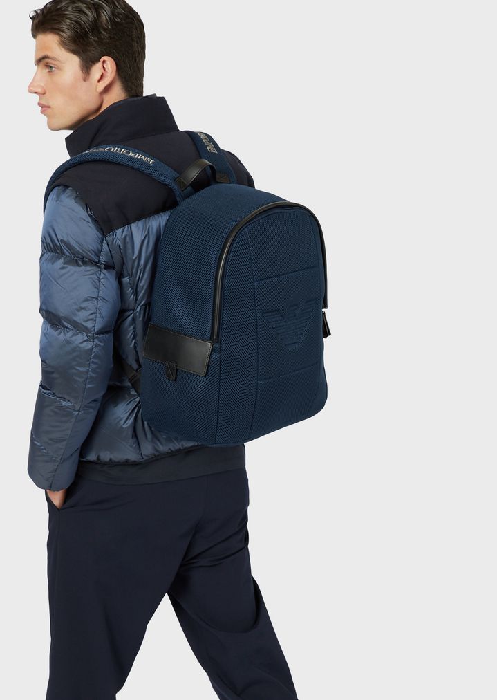 Mochila de malla con águila en relieve Mochila de malla con águila en relieve