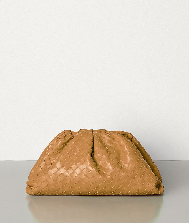 BOTTEGA VENETA THE POUCH IN INTRECCIATO NAPPA Clutch Woman fp
