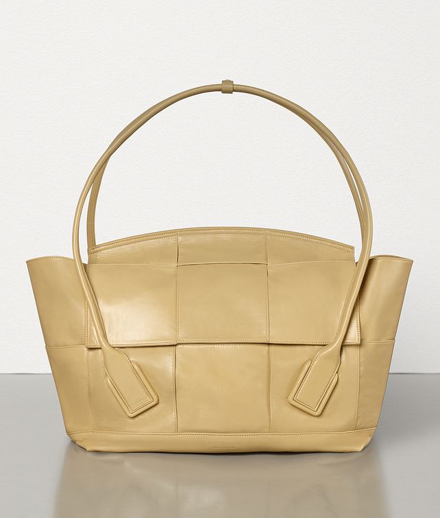 BOTTEGA VENETA SMALL ARCO SLOUCH Top Handle Bag Woman fp