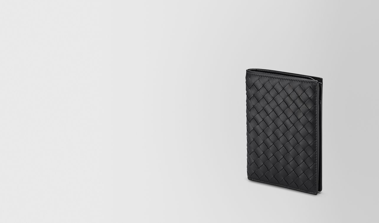 bi-fold wallet in nero intrecciato vn landing