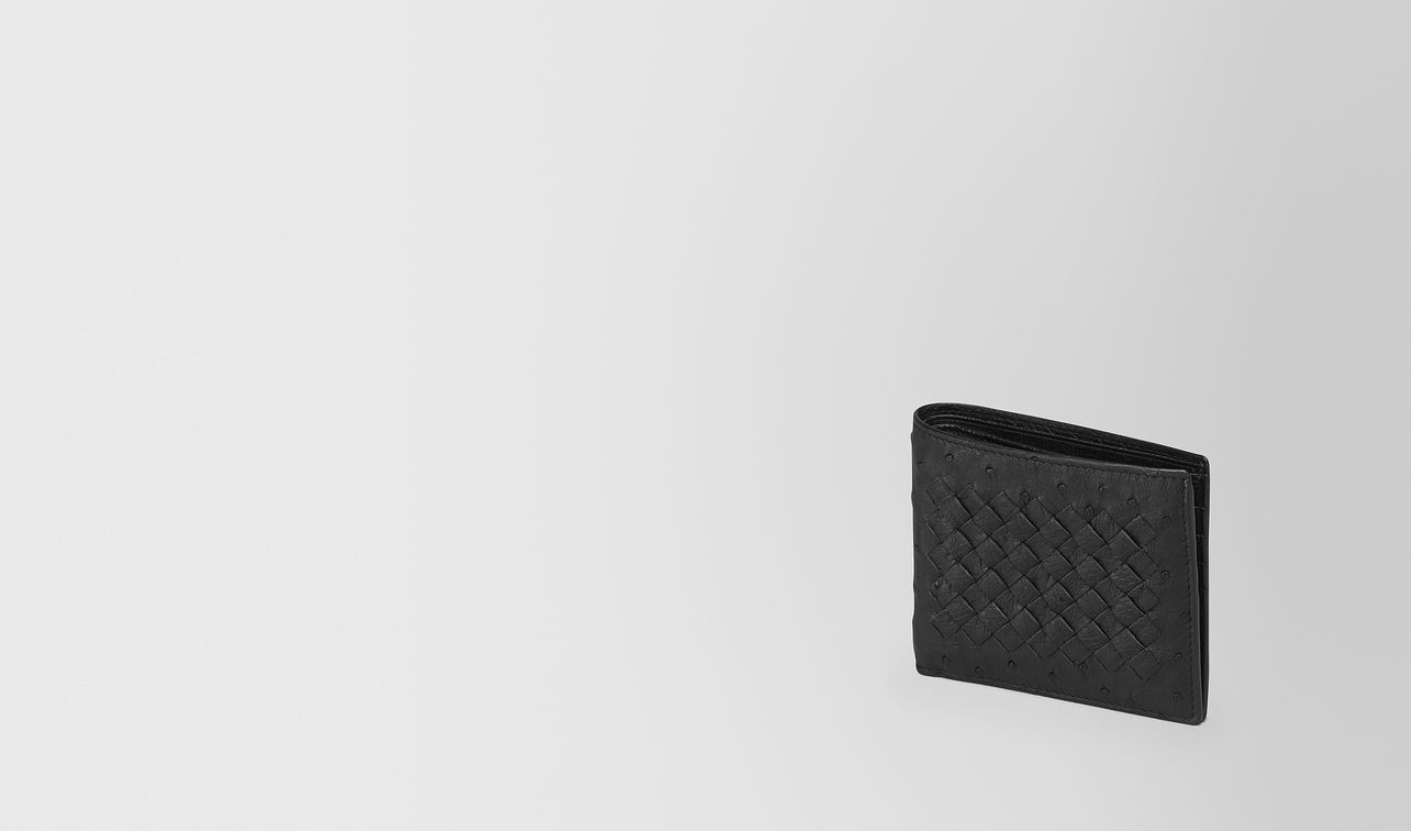bi-fold wallet in nero ostrich landing