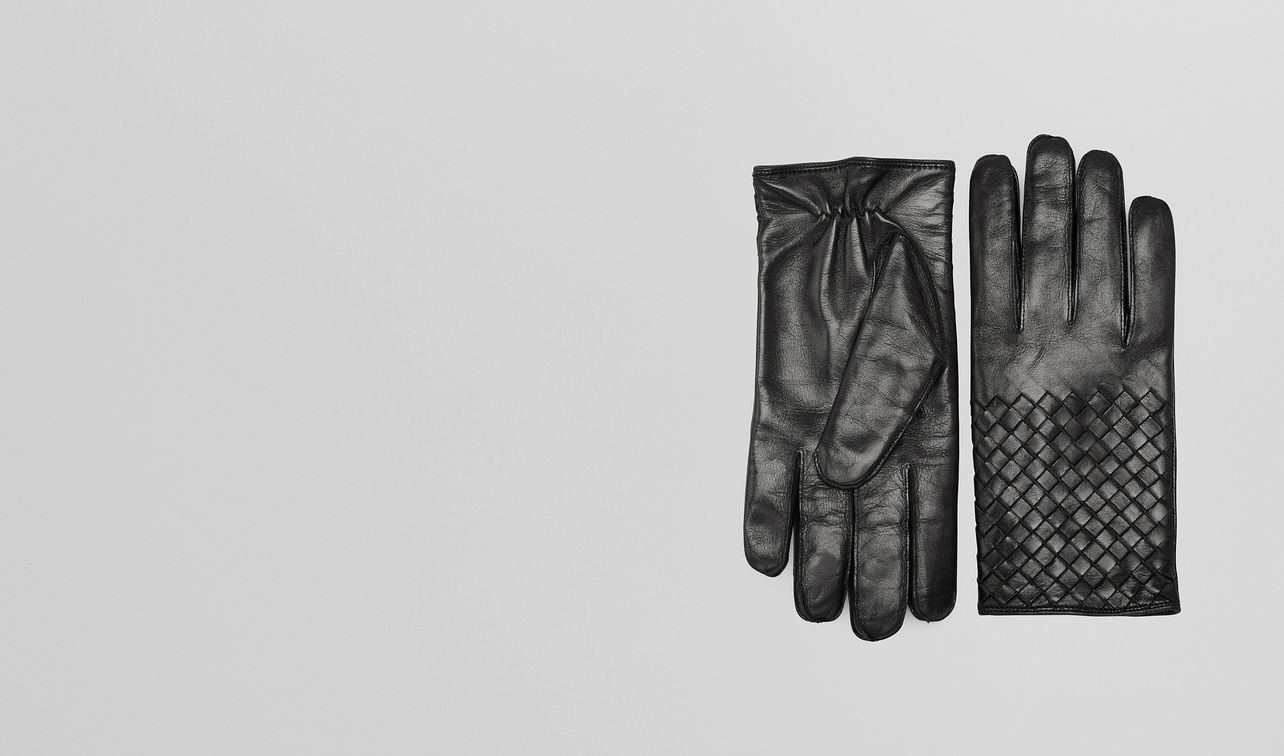 gloves in nero nappa
landing