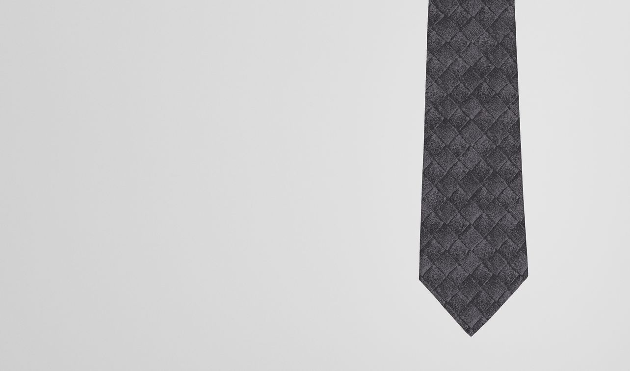 tie in anthracite black silk
landing