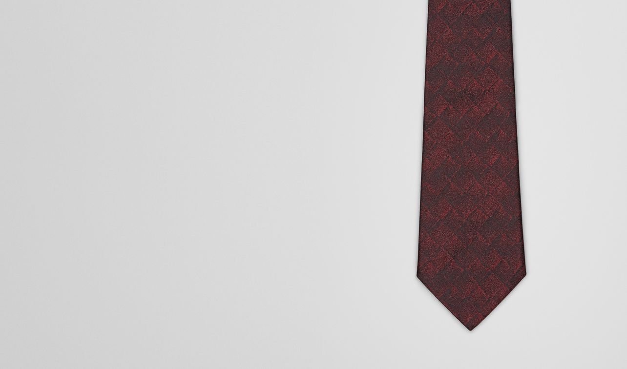tie in bordeaux black silk landing