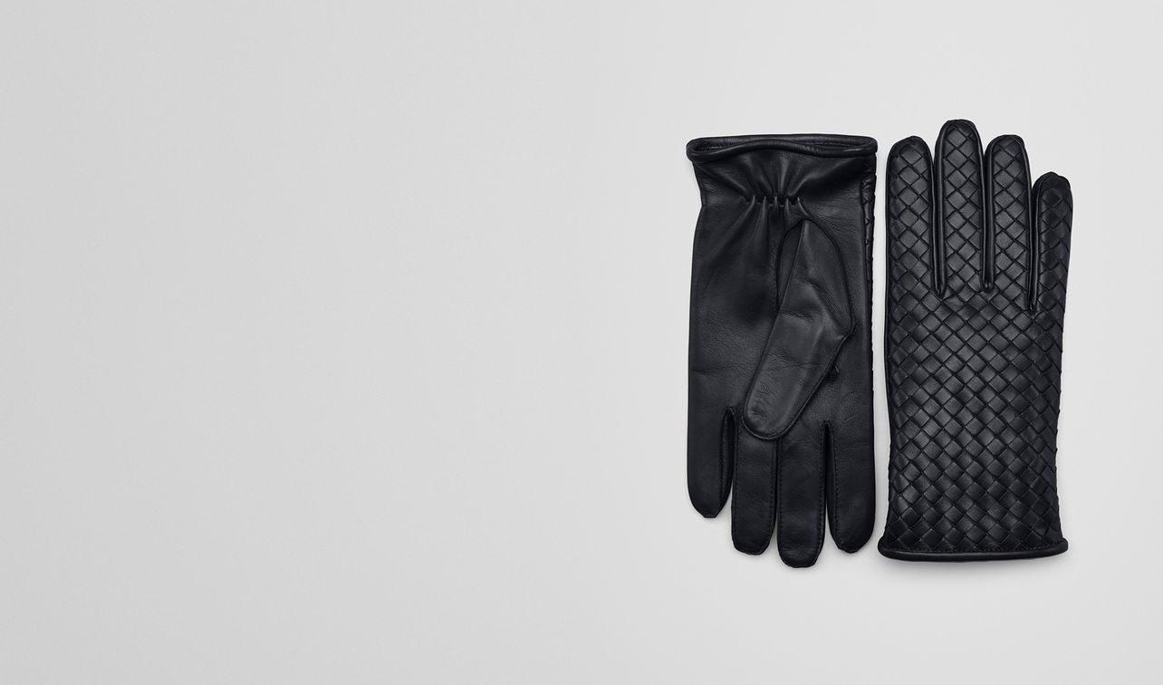gloves in dark navy nappa landing