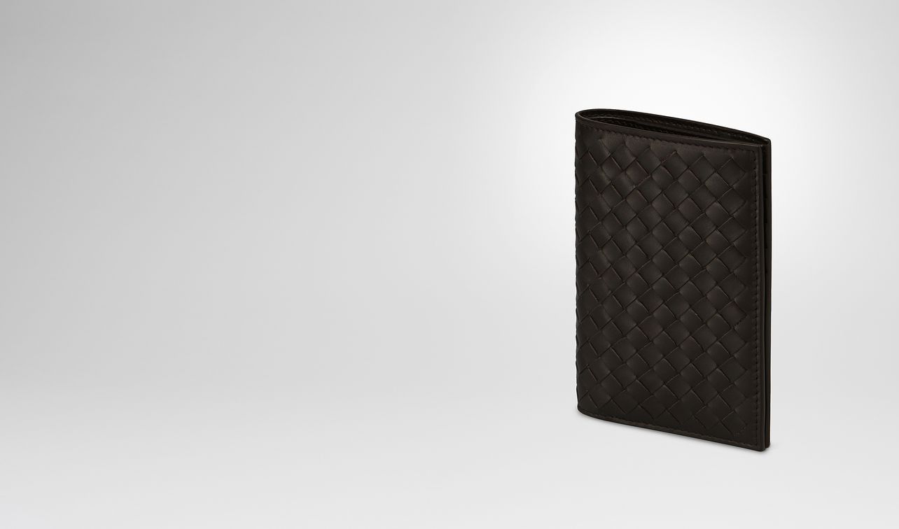 bi-fold wallet in espresso intrecciato vn landing