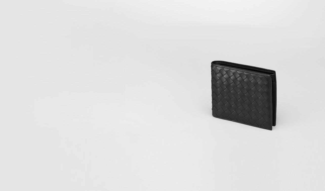 bi-fold wallet with id window in nero intrecciato vn landing