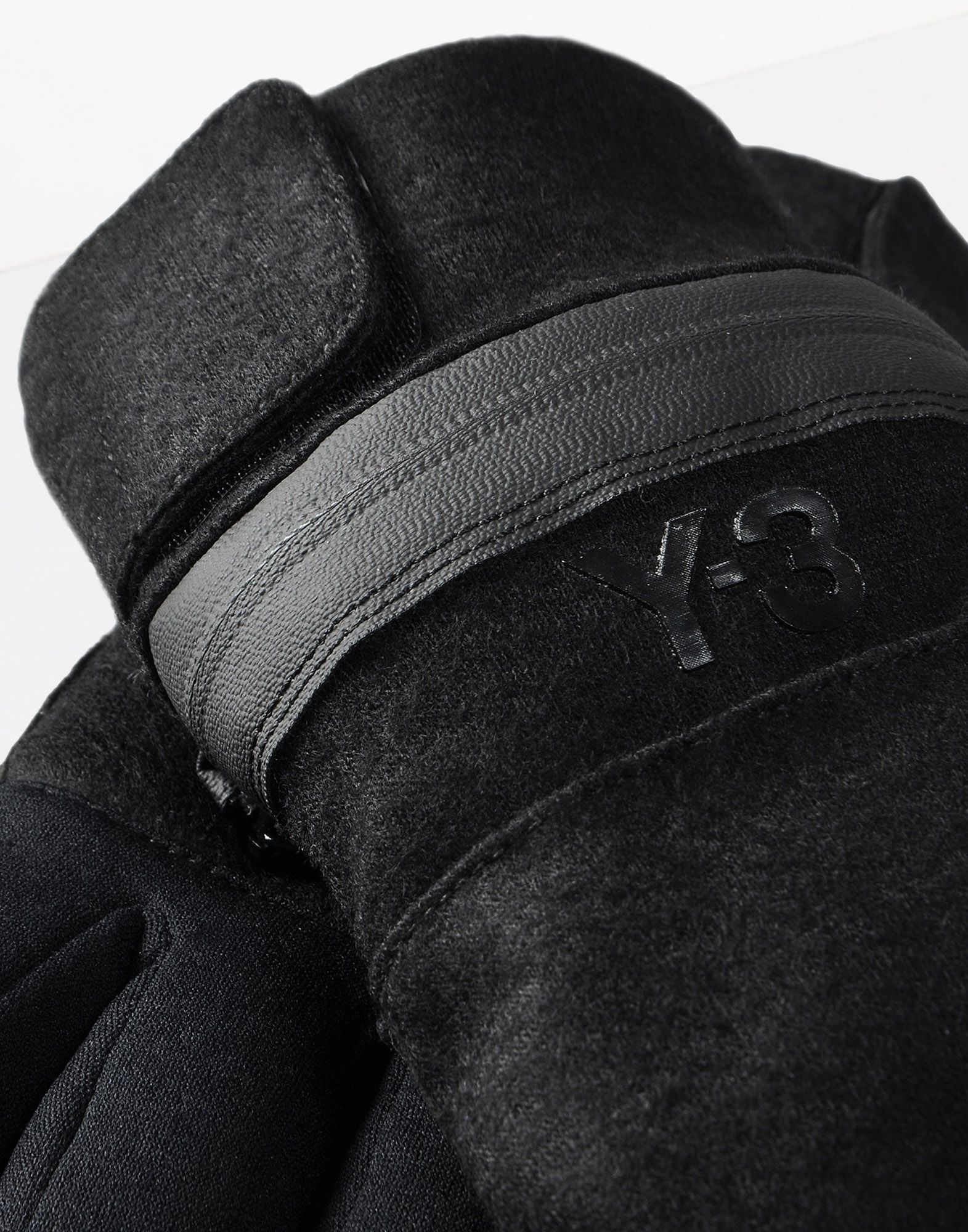 y3 gloves