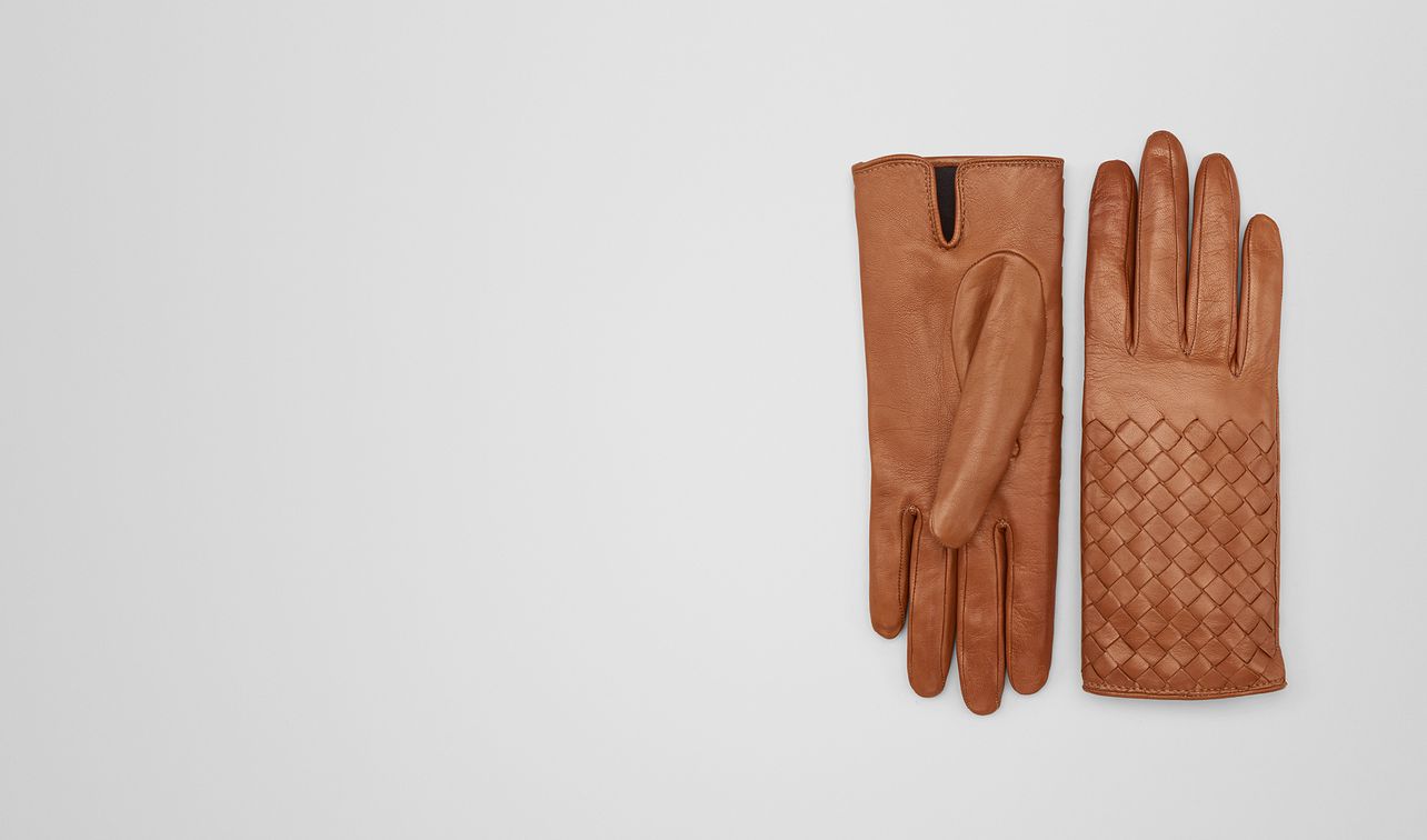 glove in dark leather new nappa, intreccio details landing