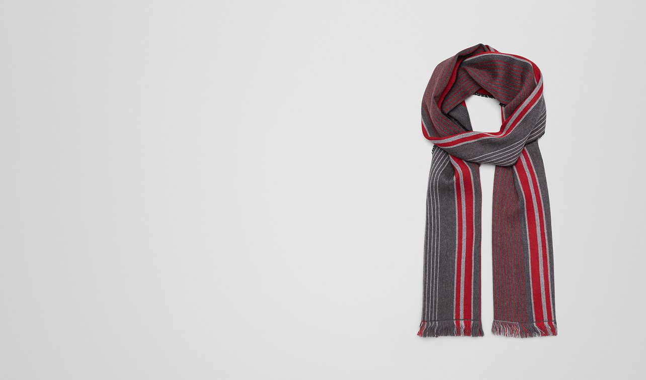 anthracite/red wool scarf landing