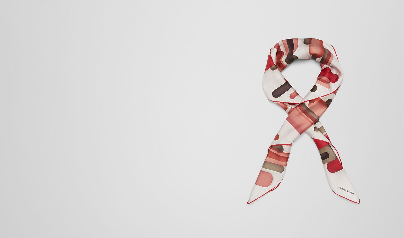 red silk foulard landing