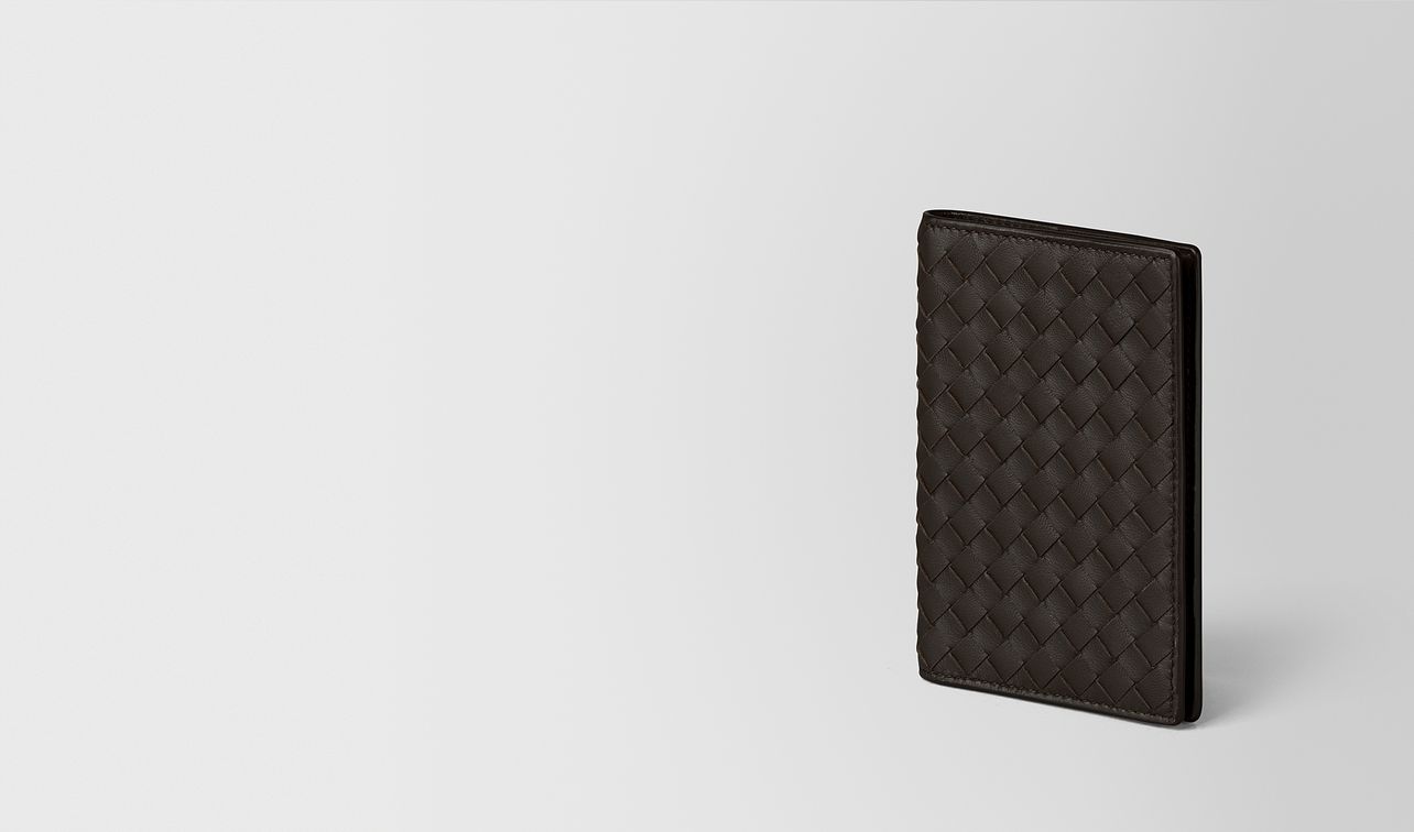 passport case in espresso intrecciato nappa
landing